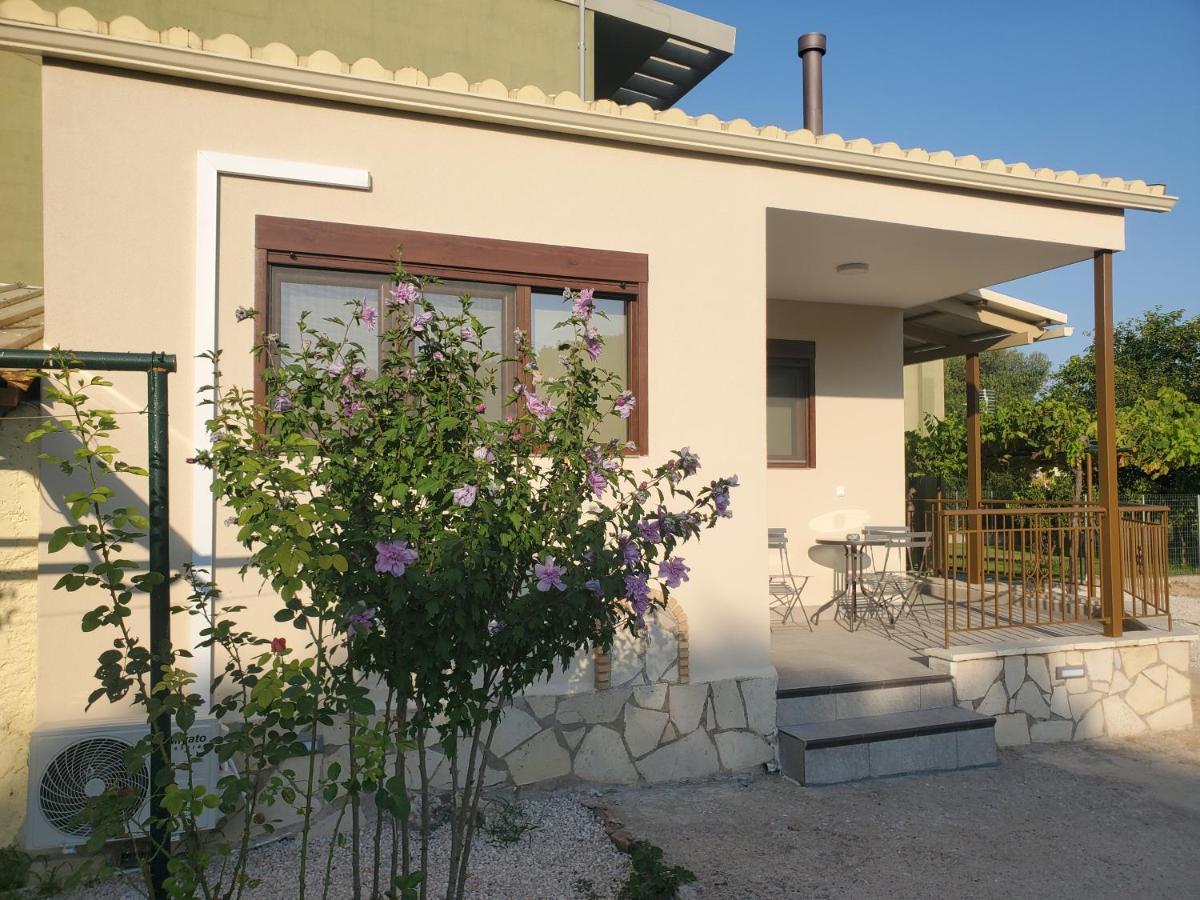 Backyard Apartment Kalligoni Exterior photo